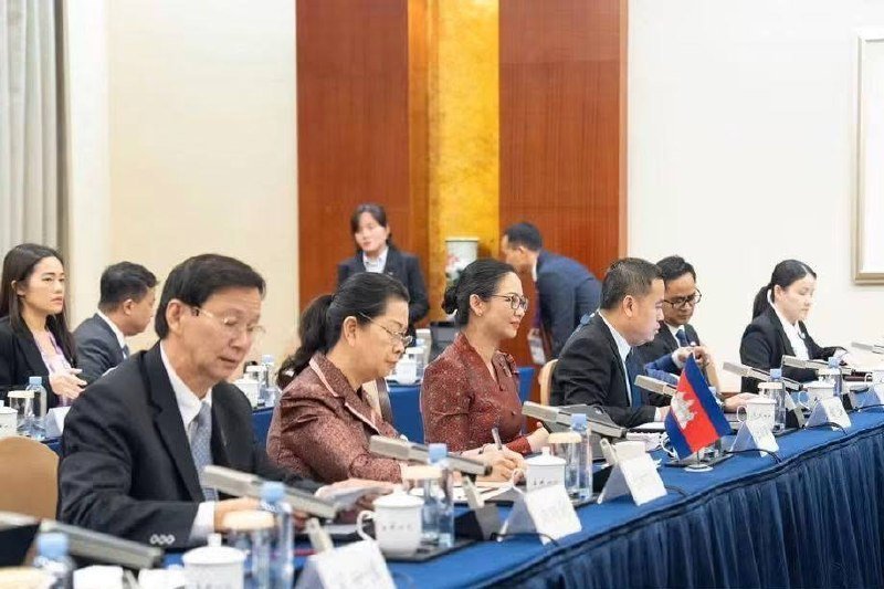 柬中经贸合作委员会第八次会议在南宁召开