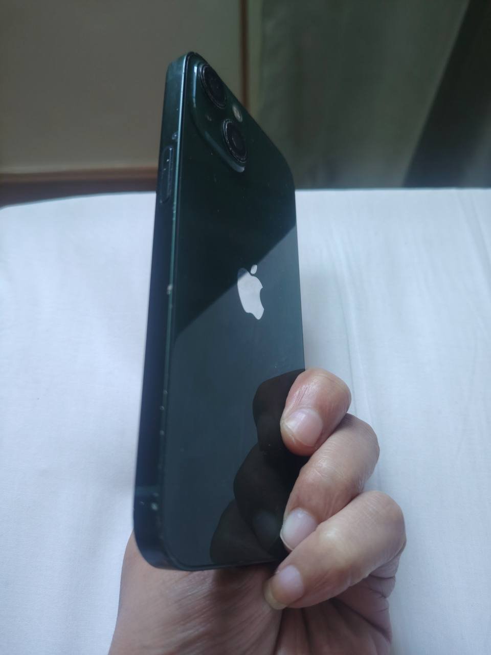 西港转让iPhone 13 电池67% 售价160美元