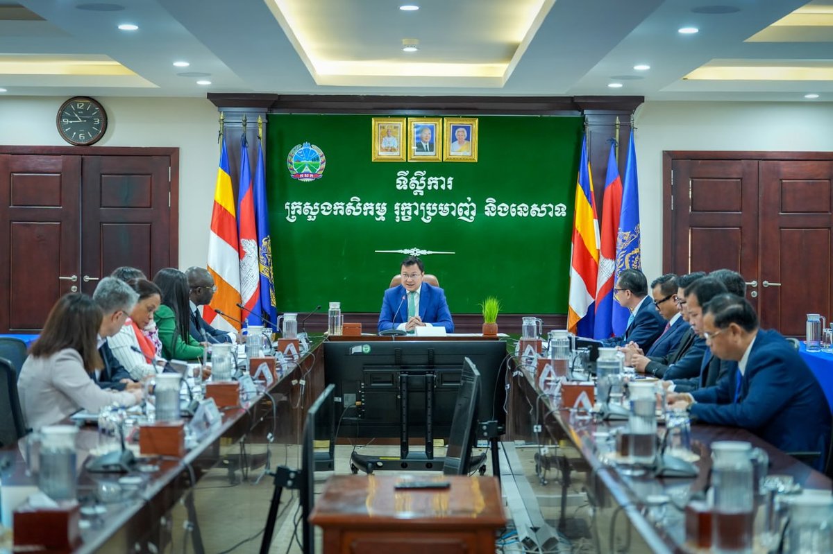 柬埔寨农业部部长与世界银行IFC代表举行会晤,就支持私营部门