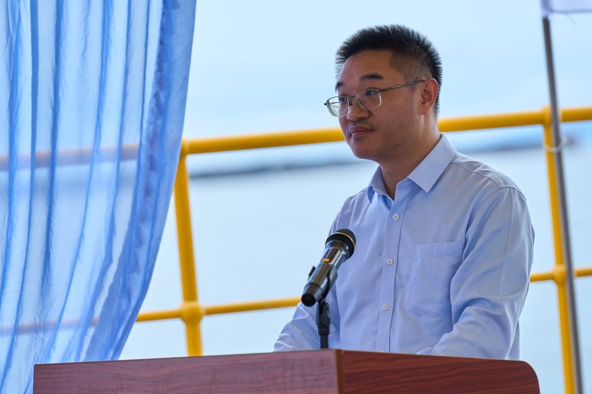 西港举行2026年海洋资源增殖放流活动,共投放6万尾鱼苗及蟹