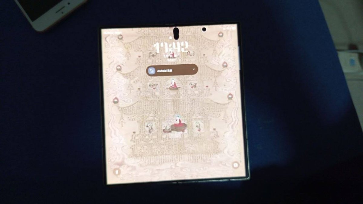 西港转让95新三星W25折叠屏手机 售价$800