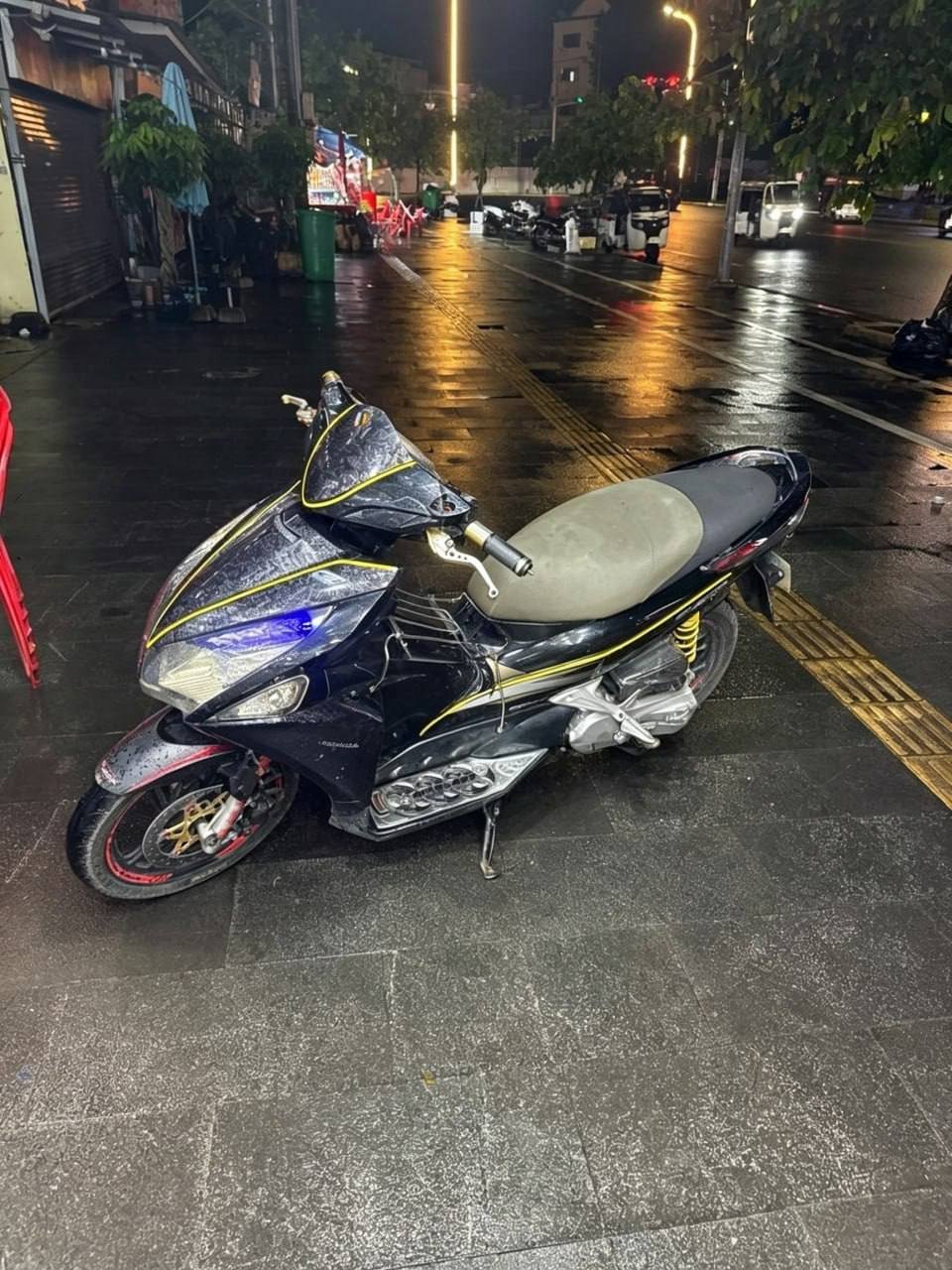 西港凯旋转让自用本田摩托车 售价$280车况良好