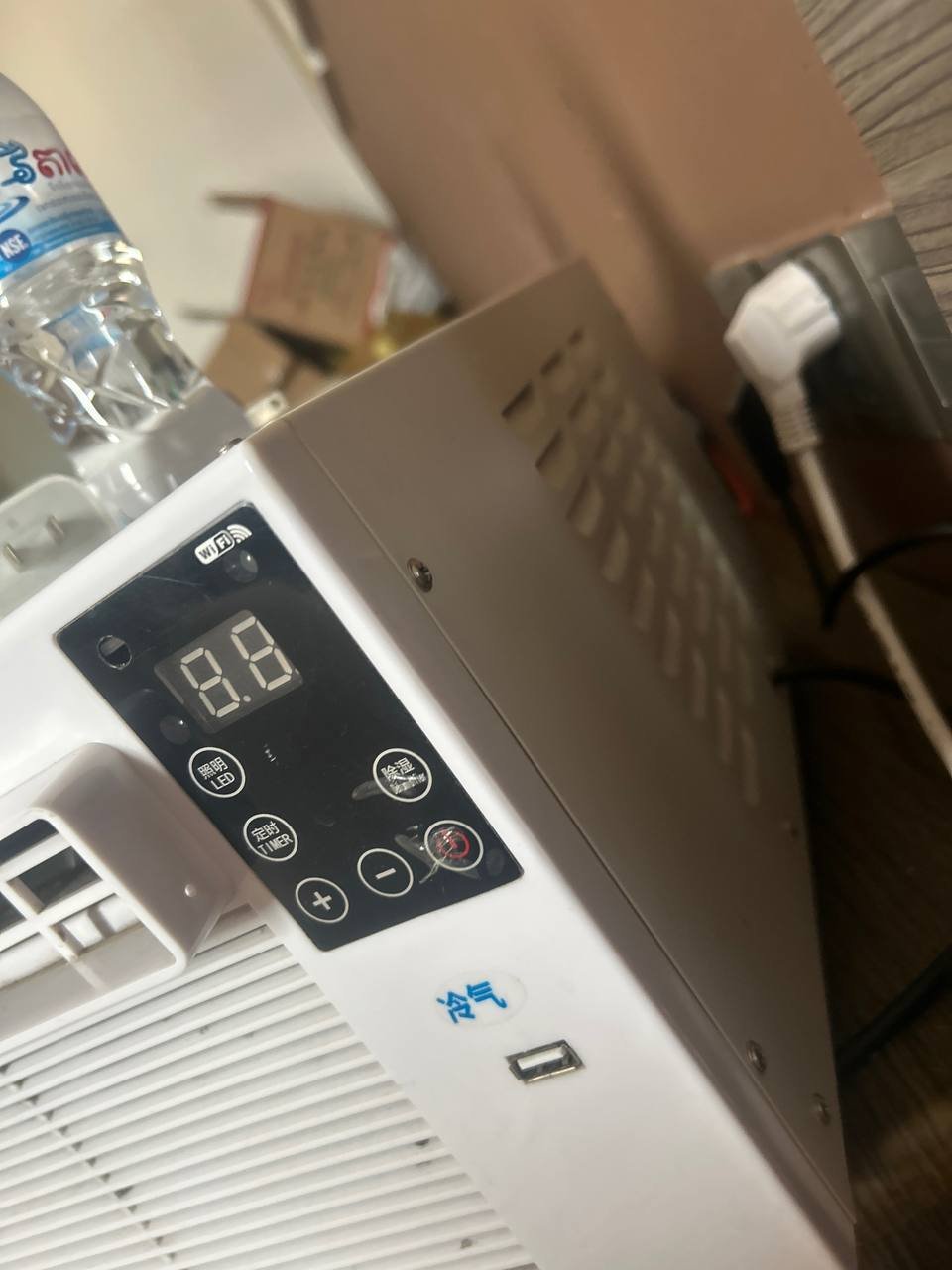 金边迷你小空调转让 售价$150 适合单人使用