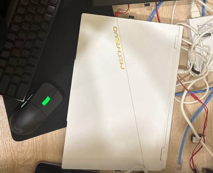西港出售机械革命耀世15游戏本 售价$800