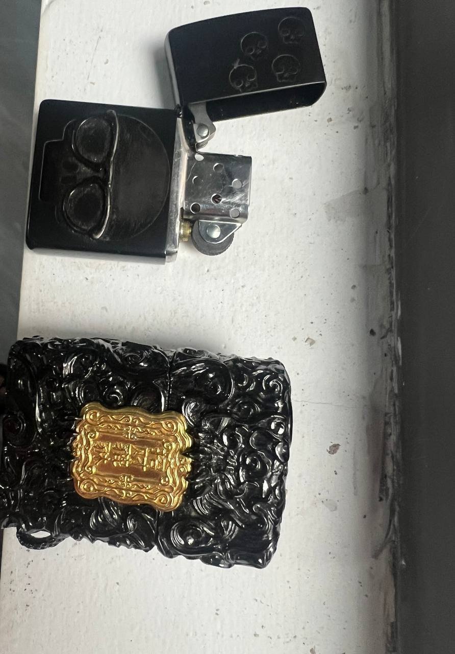 西港转让9.9新Zippo打火机 买一送一
