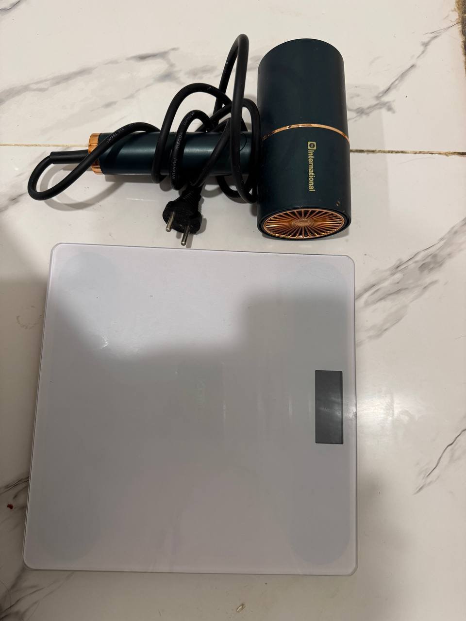 西港南海转让电子秤与电吹风 合计仅售$10
