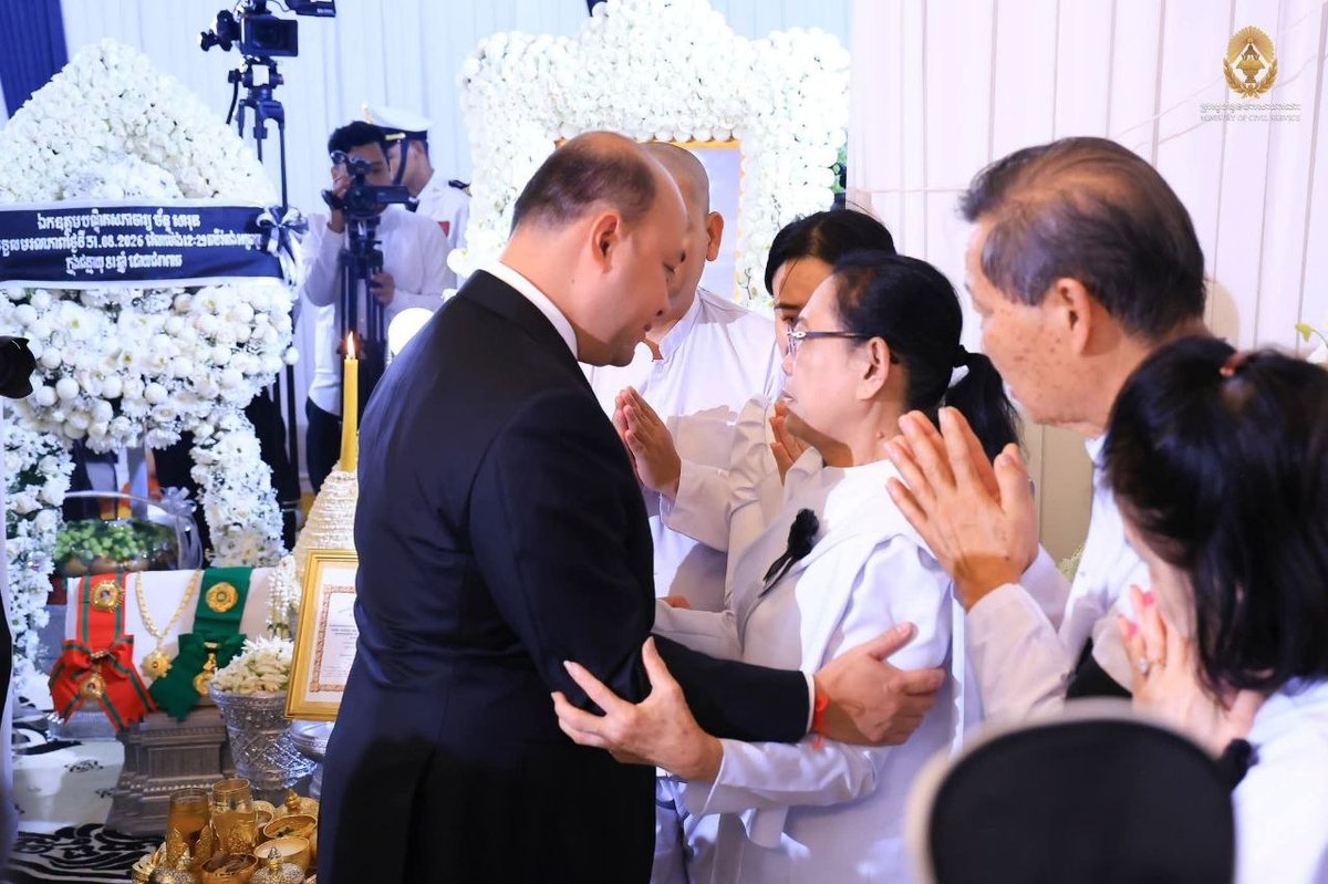 洪玛尼副总理率团吊唁前农业部长陈沙伦