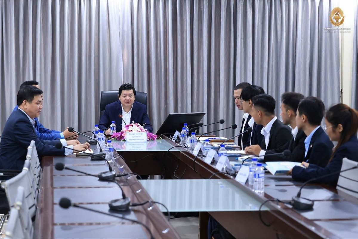 公务部接见赴华日法留学生 提供行前指导