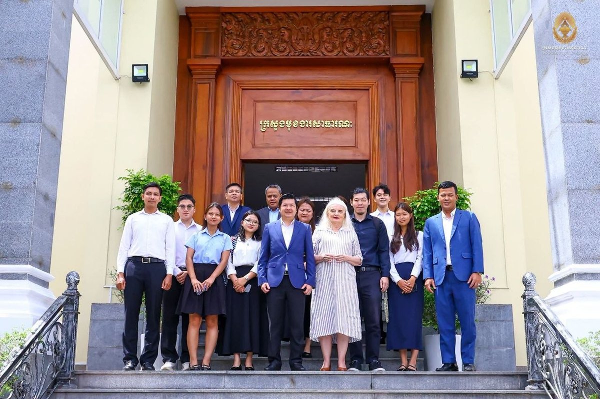柬埔寨公务员部与法学院学生交流人才培养