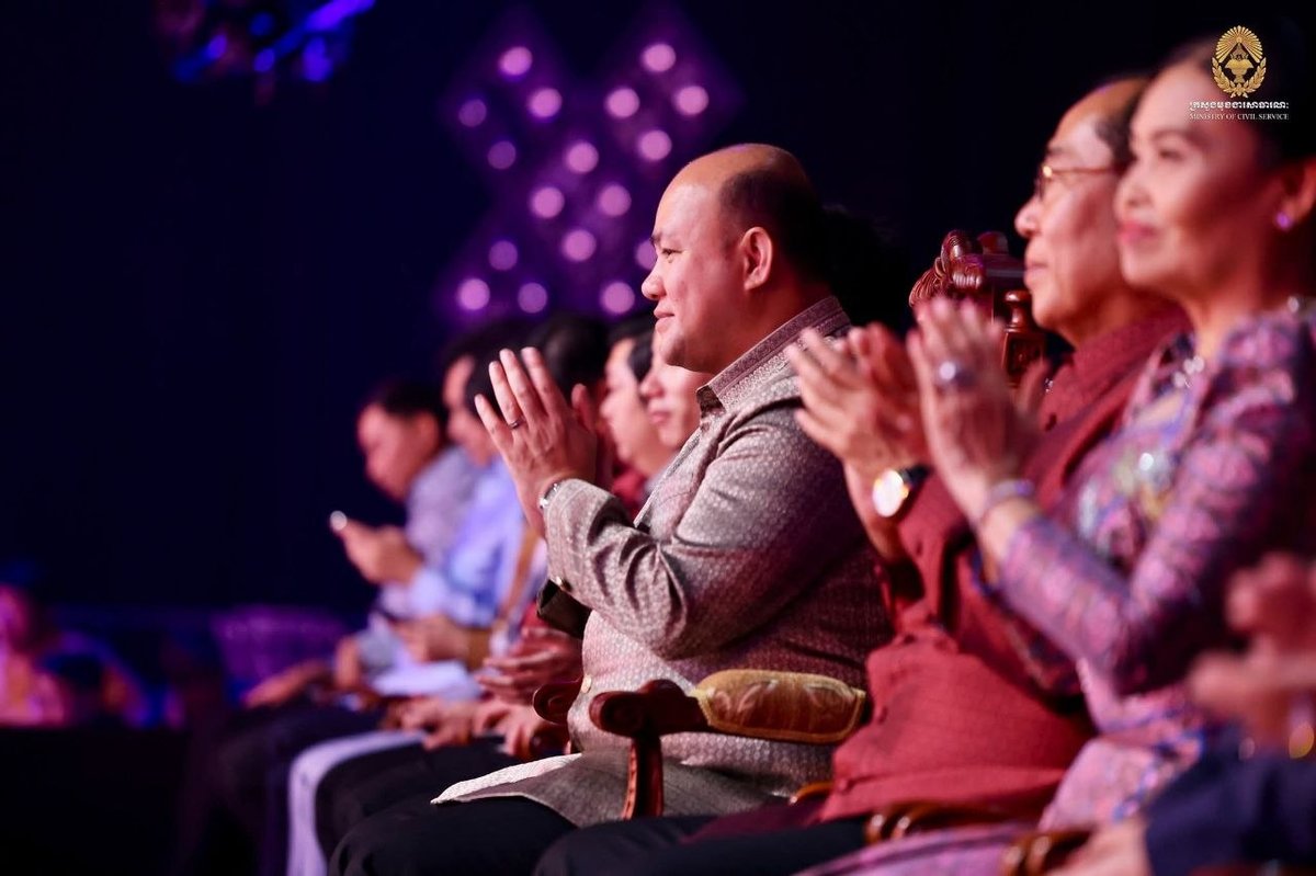 洪玛尼出席X Factor Cambodia决赛 鼓励青年追
