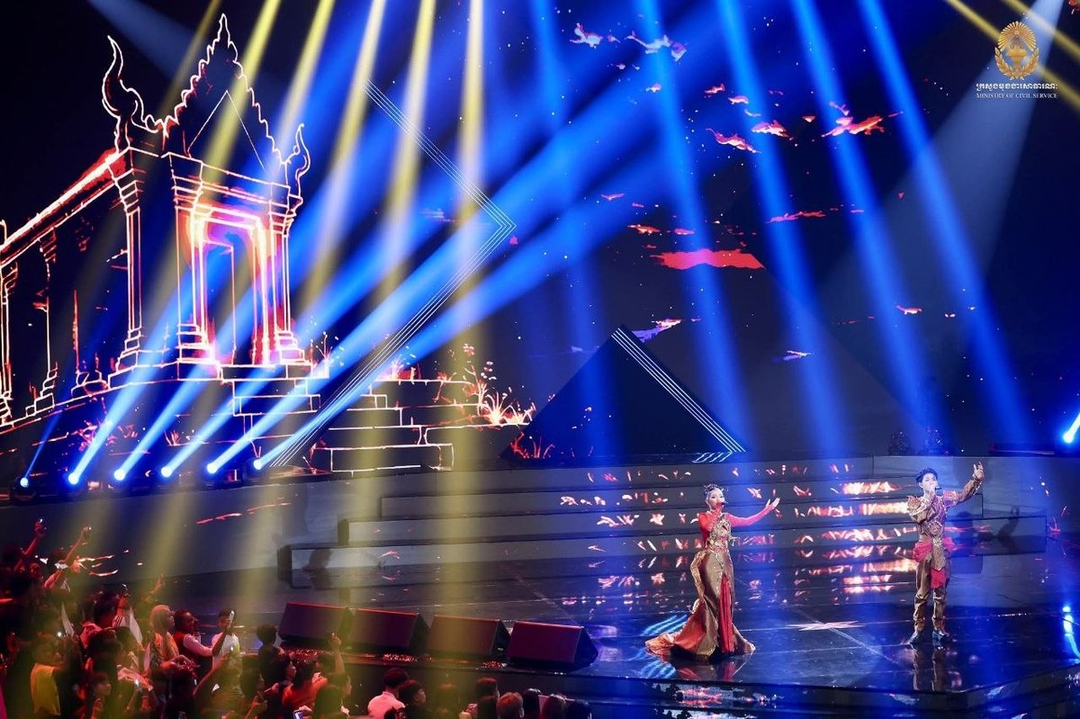 洪玛尼出席X Factor Cambodia决赛 鼓励青年追