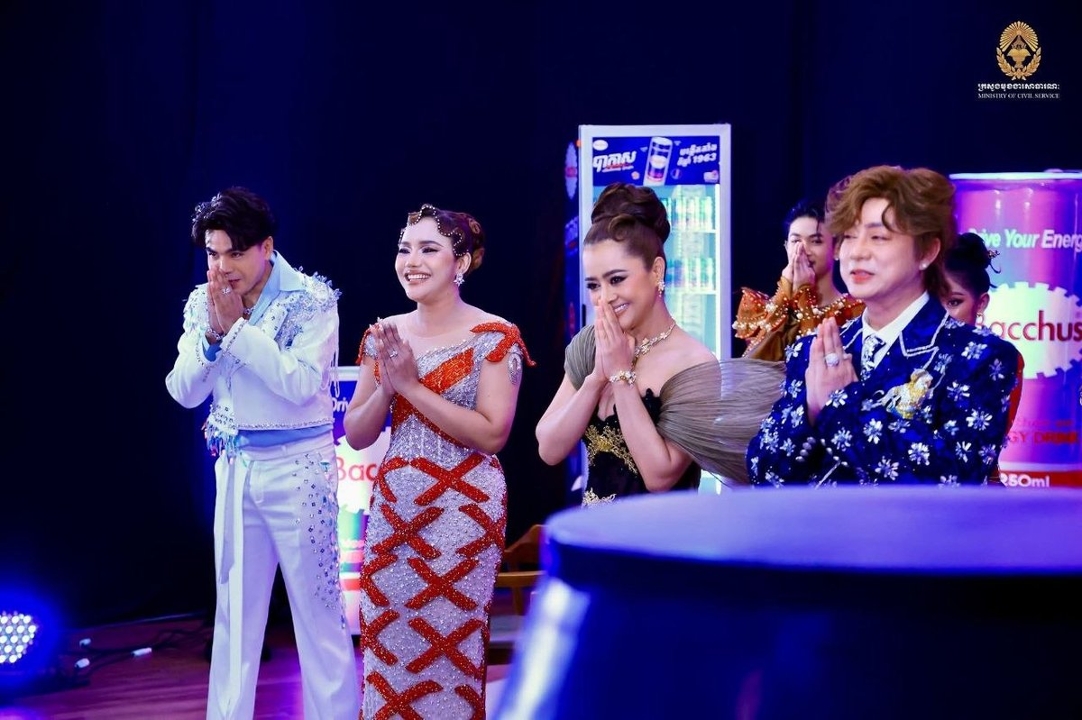 洪玛尼出席X Factor Cambodia决赛 鼓励青年追