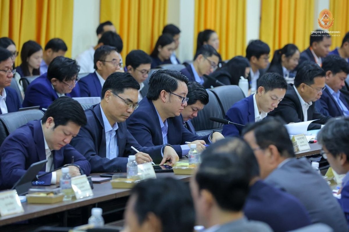 洪玛尼强调公共行政改革应对外部压力