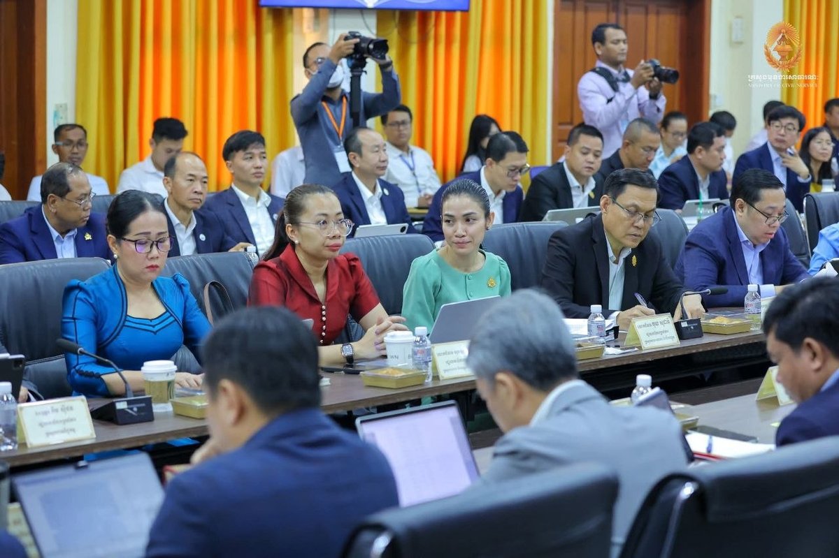 洪玛尼强调公共行政改革应对外部压力