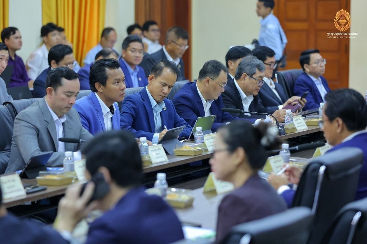 洪玛尼强调公共行政改革应对外部压力