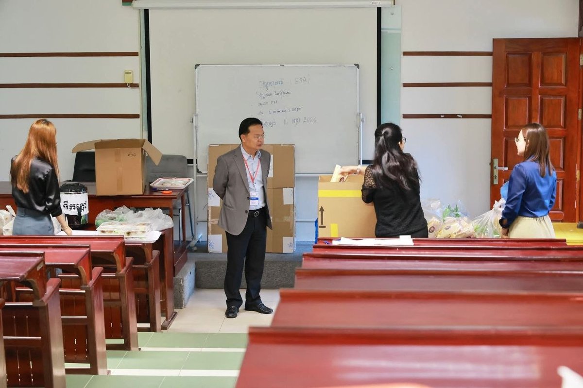 洪玛尼视察国家统计局公务员选拔面试流程