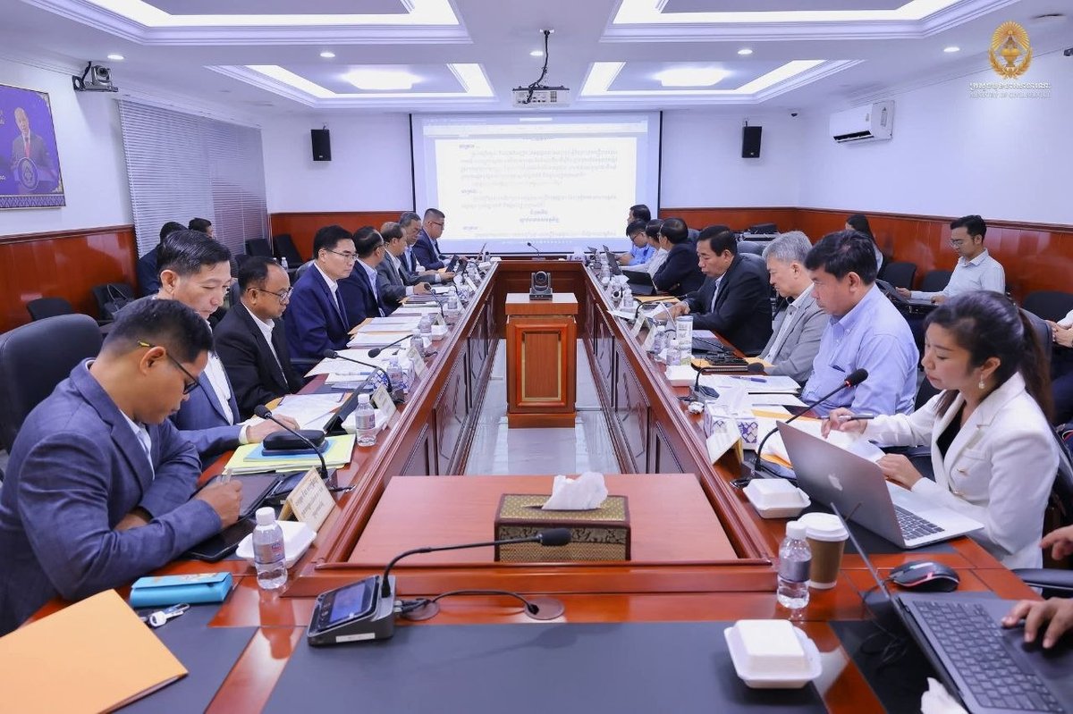 柬埔寨公务员部讨论行政机构管理条例草案