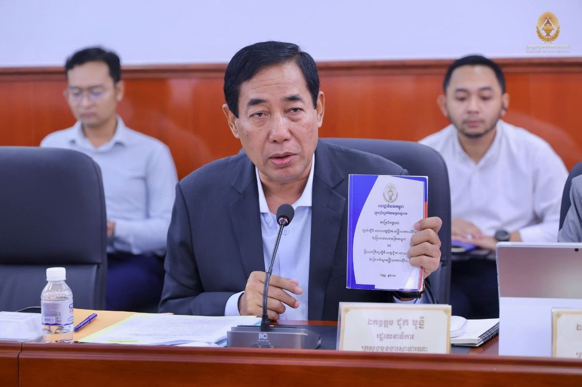 柬埔寨公务员部讨论行政机构管理条例草案