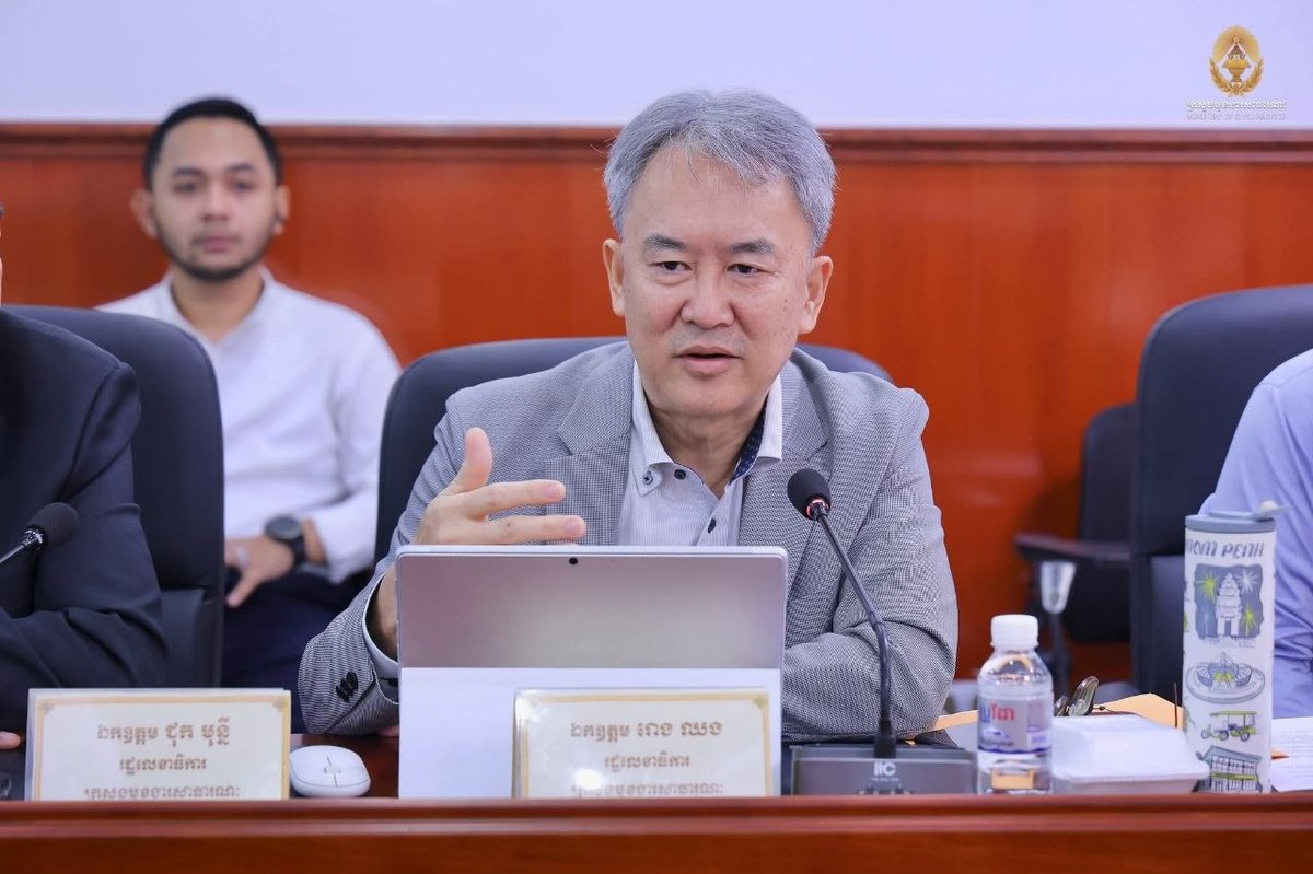 柬埔寨公务员部讨论行政机构管理条例草案