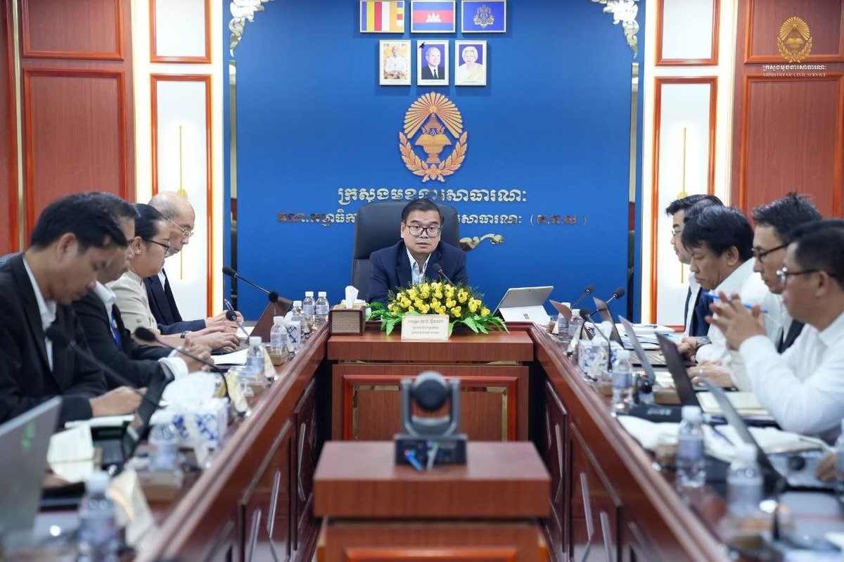 柬埔寨教育部讨论教师数字化与英语能力最低标准