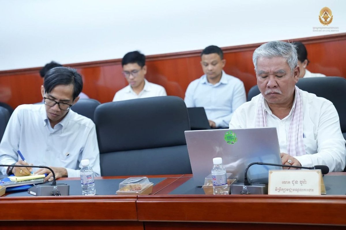 柬埔寨教育部讨论教师数字化与英语能力最低标准
