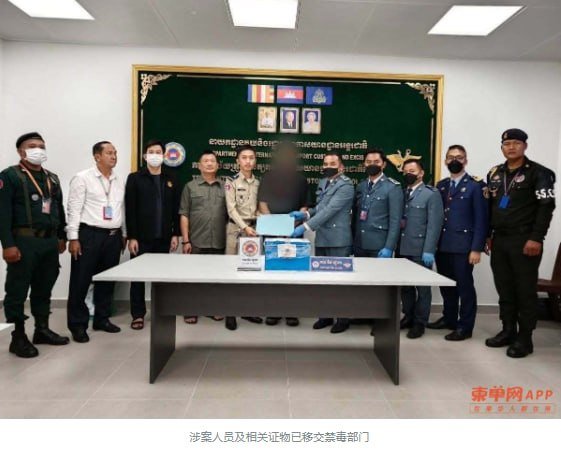 9月8日,德崇国际机场执法人员在一名外籍旅客行李中查获19小