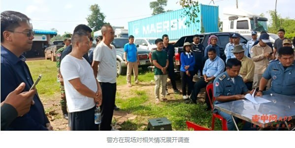 上丁省执法部门截获11辆装载机械设备的卡车,相关人员对设备用