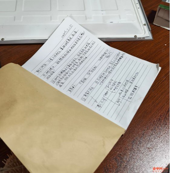 干拉省三宝布市一大型园区人去楼空 遗留大量电诈资料