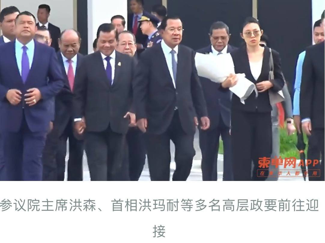 西哈莫尼国王与国母今日顺利抵柬 洪玛耐接机
