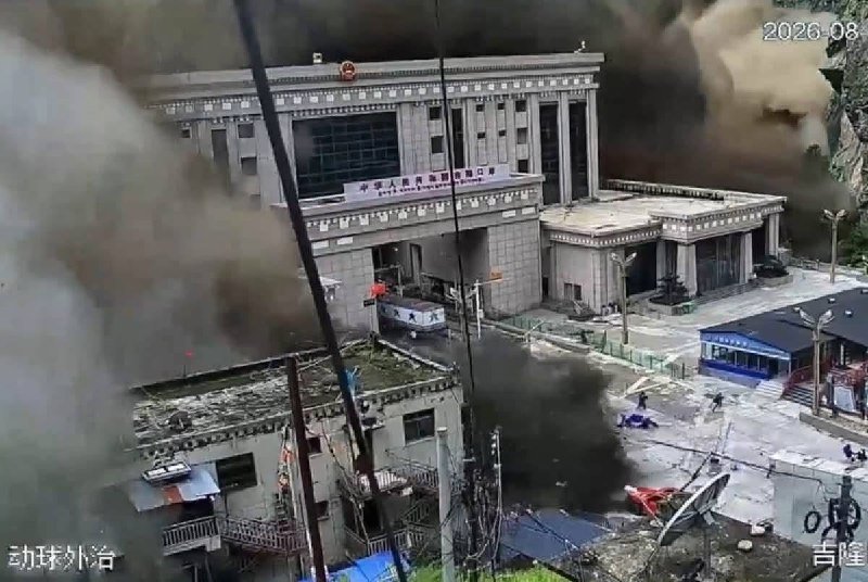 柬埔寨国会主席慰问中尼边境灾区受灾民众