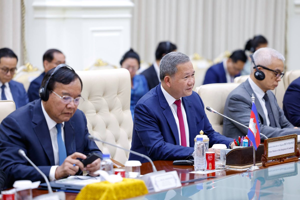 洪玛奈与缅甸领导人举行双边会谈