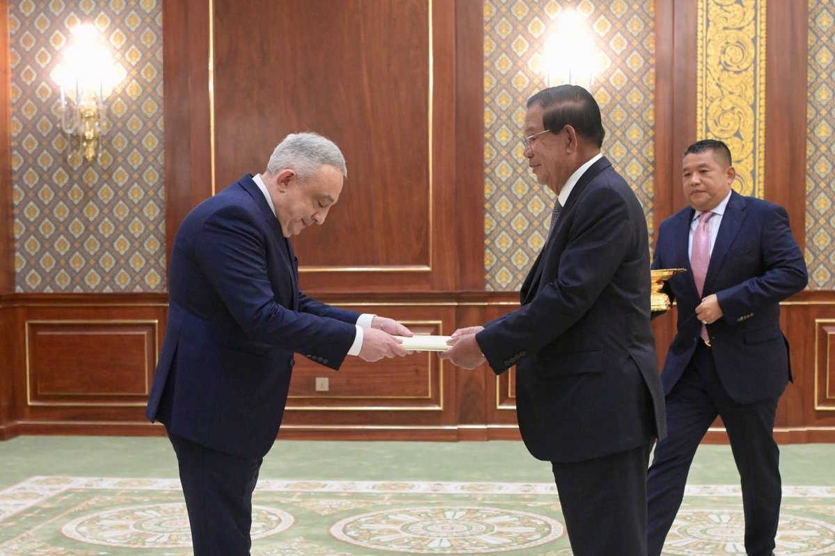 洪森接受格鲁吉亚新任大使国书
