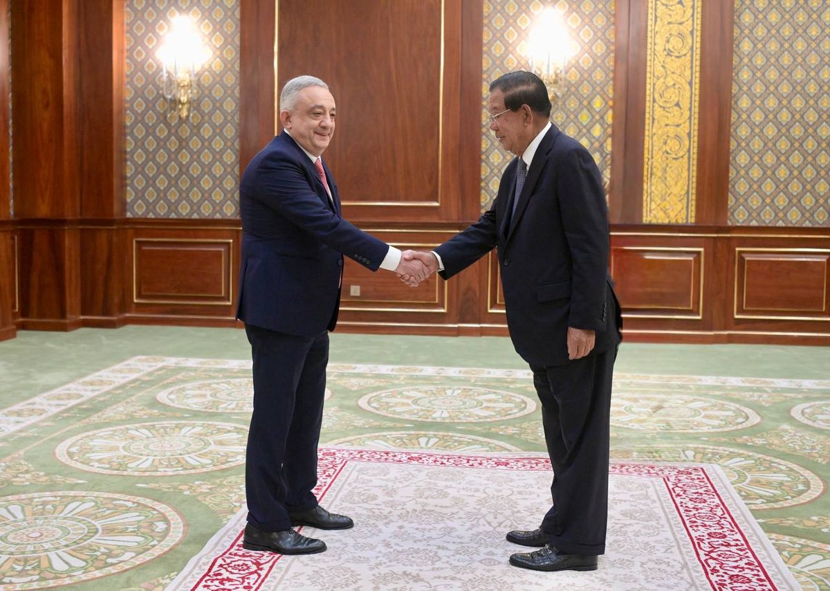 洪森接受格鲁吉亚新任大使国书