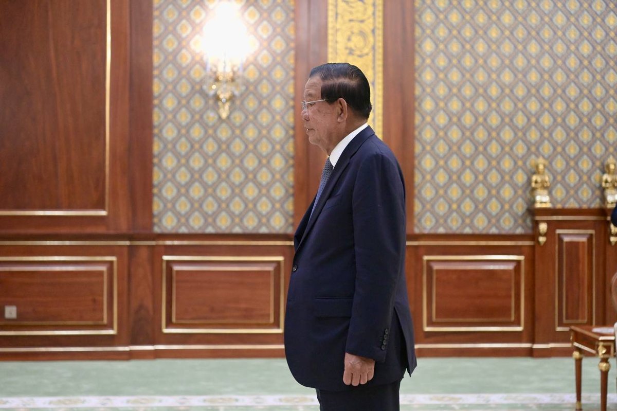 洪森接受格鲁吉亚新任大使国书