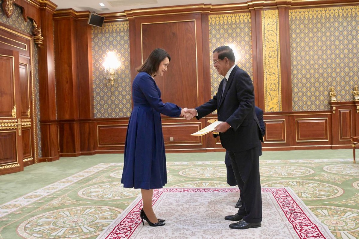 柬埔寨代国家元首洪森在金边会见塞浦路斯驻柬埔寨大使,并接受其