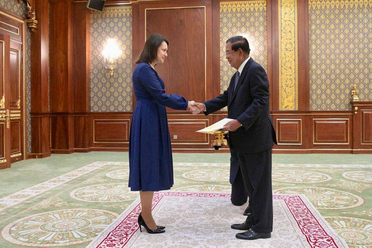 柬埔寨代国家元首洪森在金边会见塞浦路斯驻柬埔寨大使,并接受其
