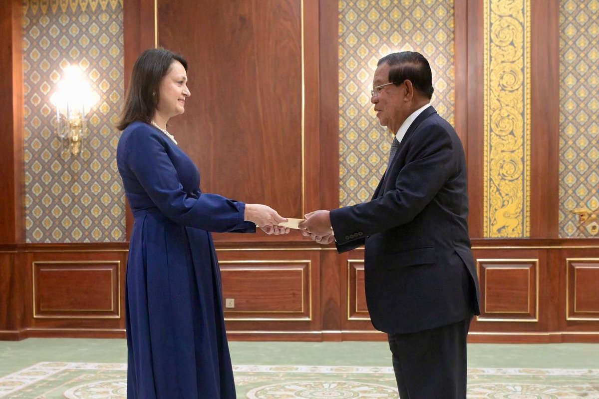 柬埔寨代国家元首洪森在金边会见塞浦路斯驻柬埔寨大使,并接受其