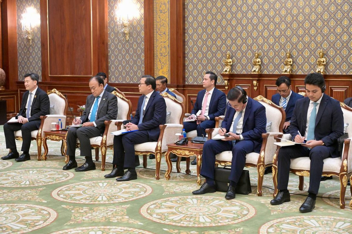 洪森亲王接受新西兰新任驻柬大使递交国书