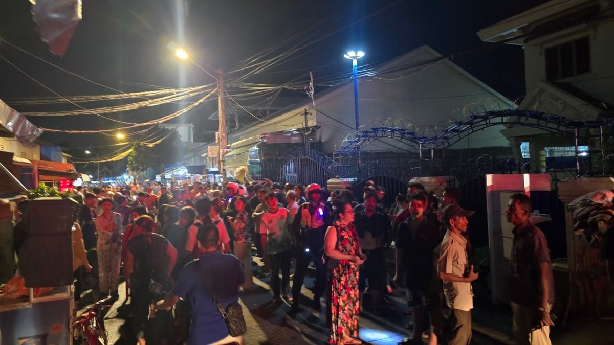 金边水净华区发生民宅火灾 现已扑灭