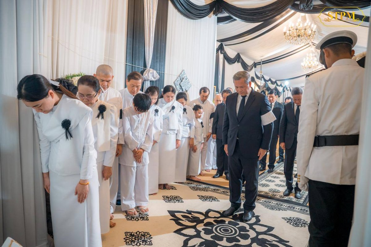 柬埔寨首相洪玛奈及前首相洪森分别前往吊唁已故前农业部长陈萨伦