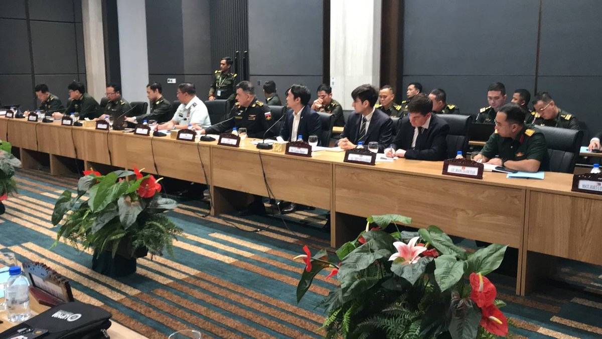 国防部向外国武官通报柬泰边境局势