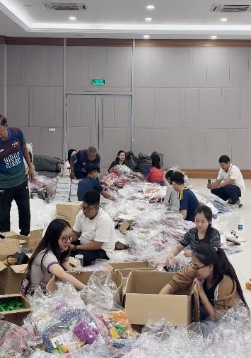 柬埔寨青年联合会组织志愿者包装学习用品,将于9月12-13日