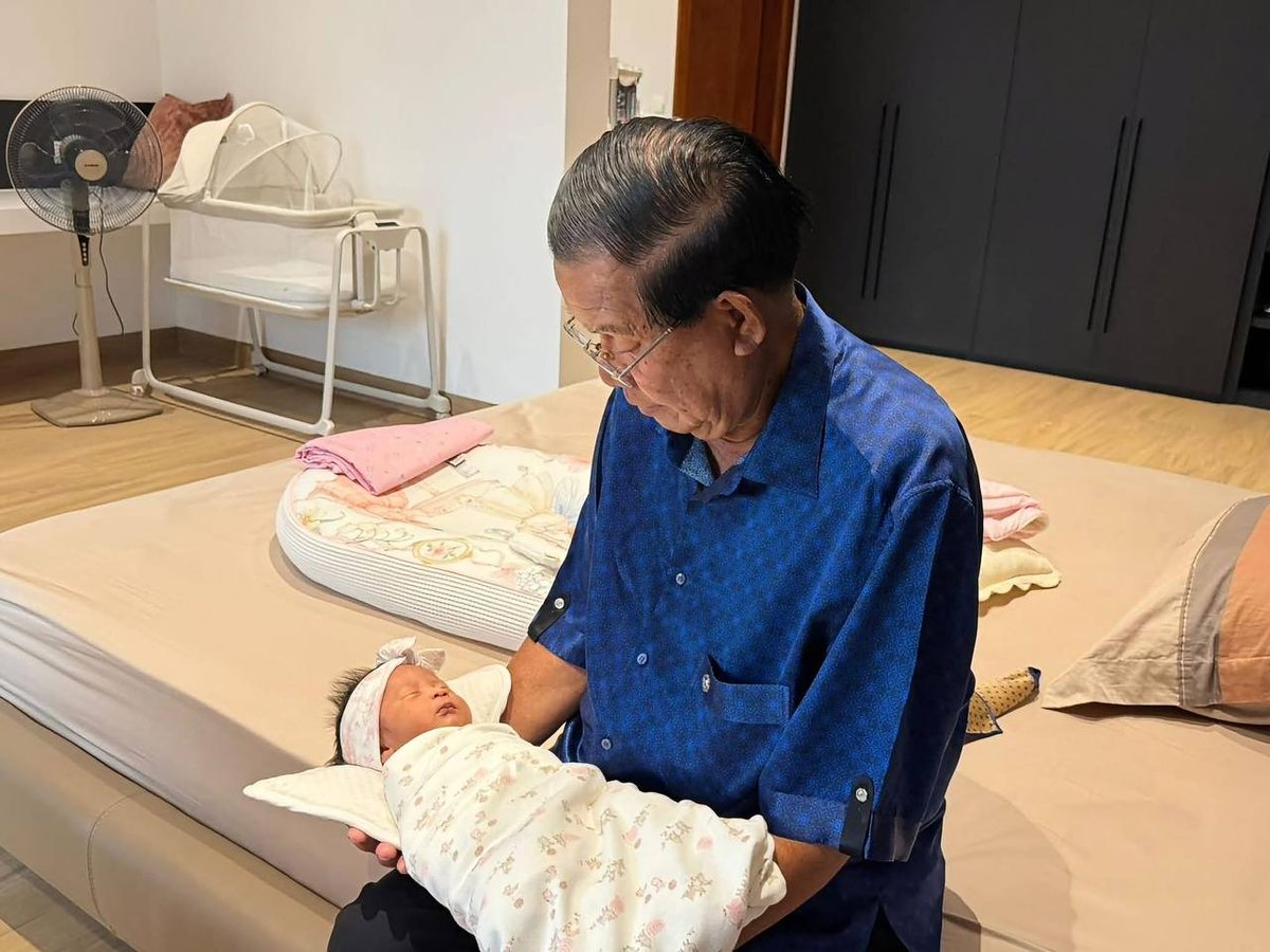 洪森亲王近日分享了其第23位孙女的情况,并提到其孙辈需掌握中
