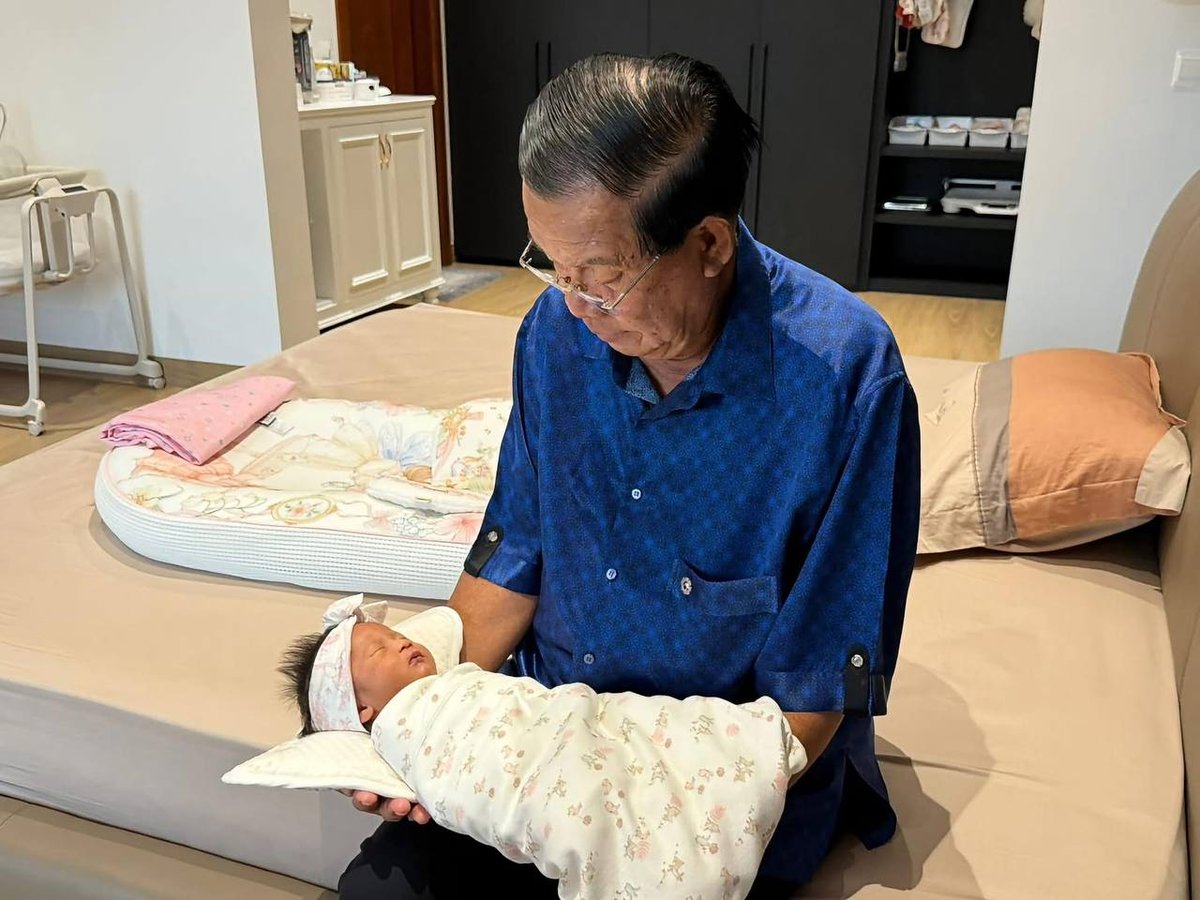 洪森亲王近日分享了其第23位孙女的情况,并提到其孙辈需掌握中