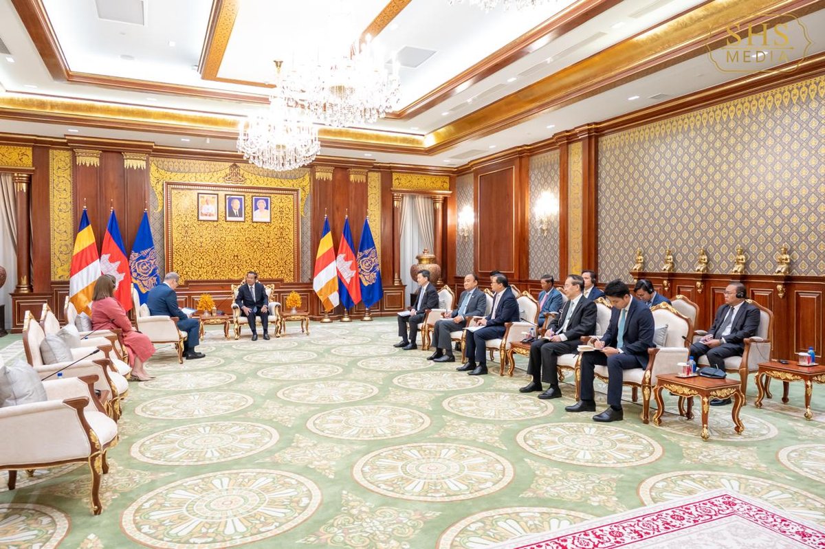 洪森代元首会见乌拉圭新任大使 推进双边外交关系