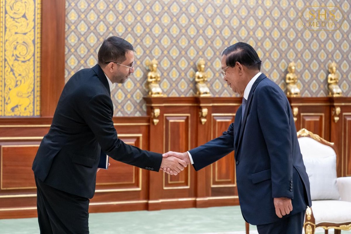 代国家元首洪森在金边会见伊朗驻柬大使Akbar Ghasem