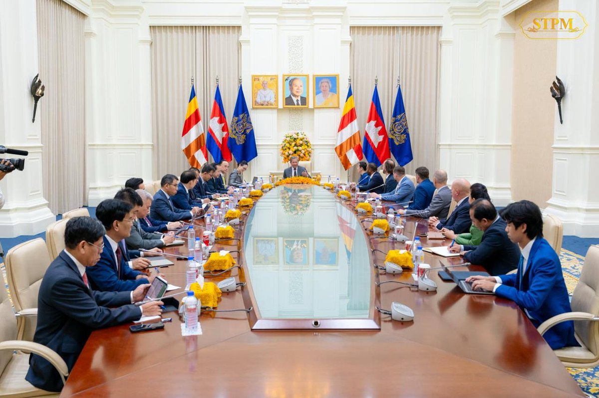 洪玛奈总理近日会见美国商会代表团,双方就加强柬美经贸合作