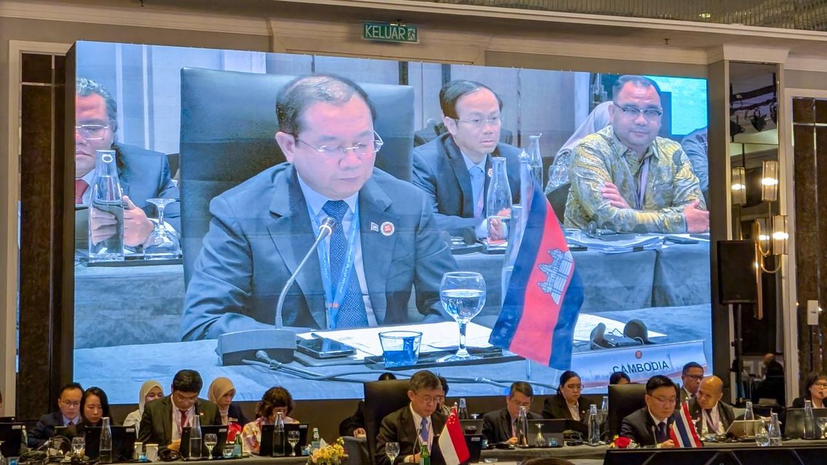 柬埔寨卫生代表团出席东盟韩国卫生部长会议
