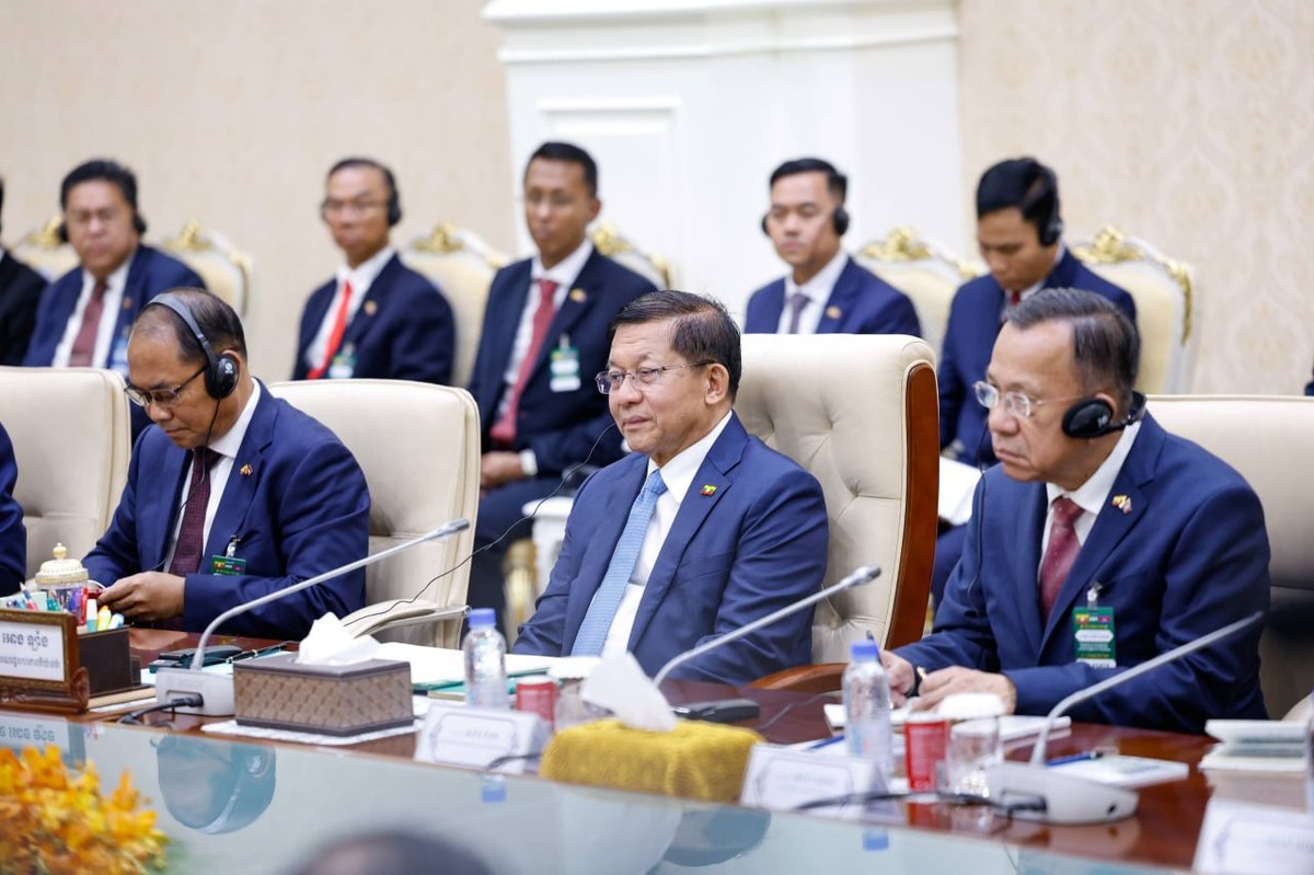 洪玛奈与缅甸领导人敏昂莱举行双边会谈