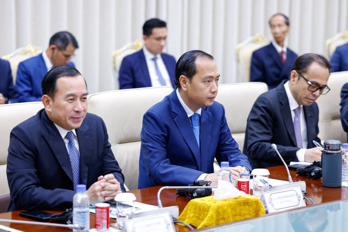 洪玛奈与缅甸领导人敏昂莱举行双边会谈